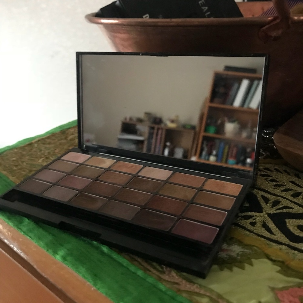 💄UO eyeshadow pallet! 💄